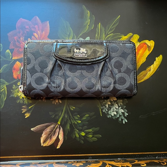 Coach Black Madison Zip Around Accordion Wallet - Picture 1 of 9